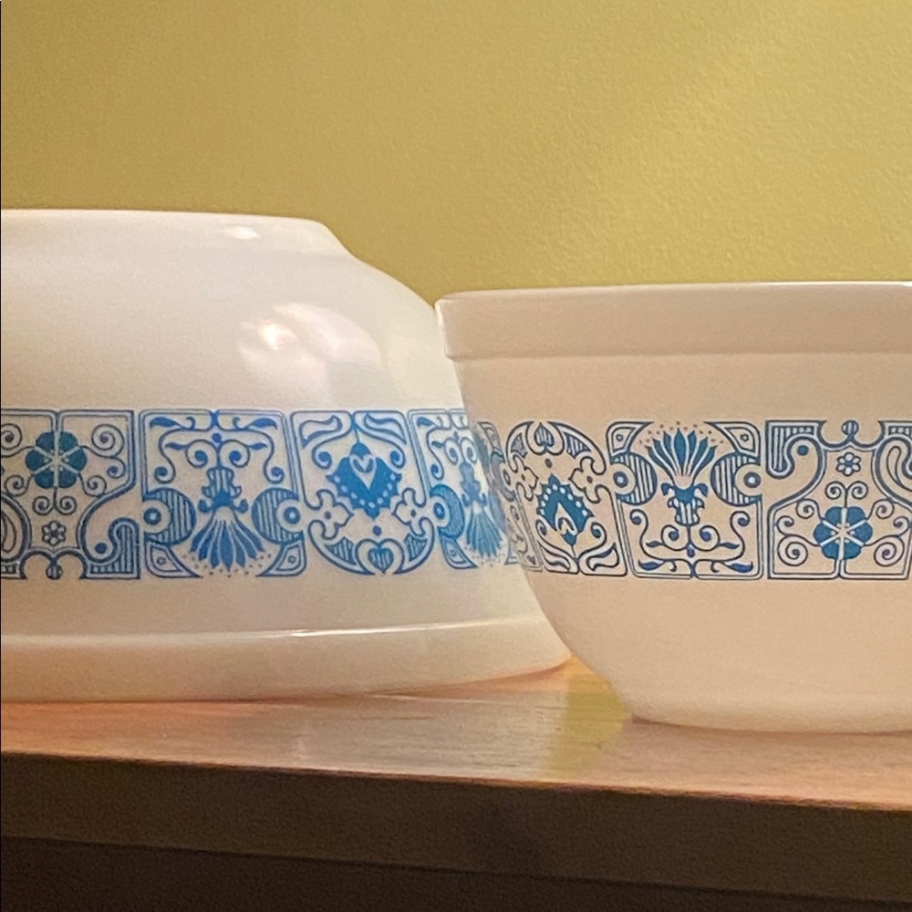 Vintage Pyrex 401 Blue Horizon Mixing Bowl Small 1.5 pint Large 2.5 Quart - Picture 12 of 12